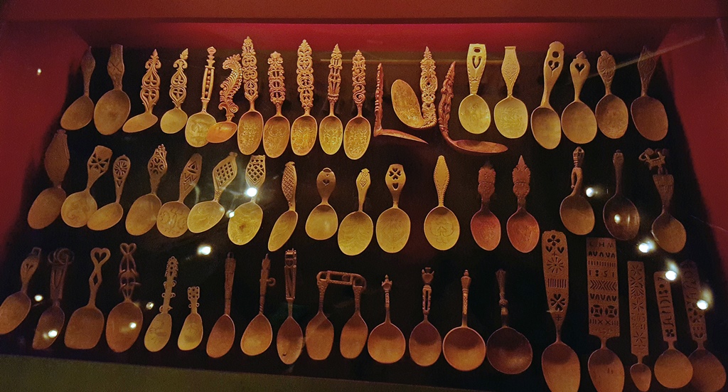 Many Spoons